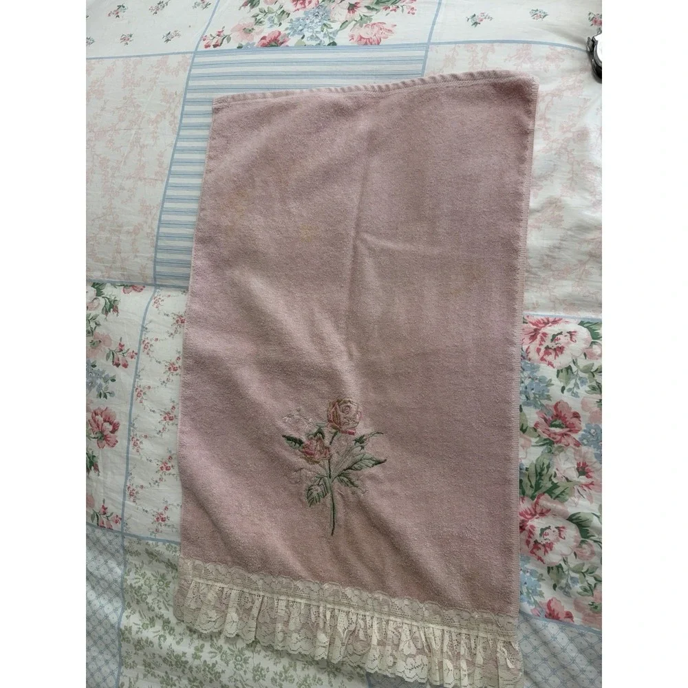 RA Briggs USA Set Bath Hand Towel Rose Flower Eyelet Lace Ruffle Light Pink Vtg